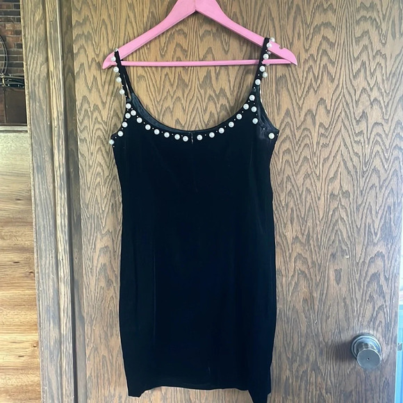 Black Vintage Velvet Dress with Pearls 8 - Picture 2 of 7